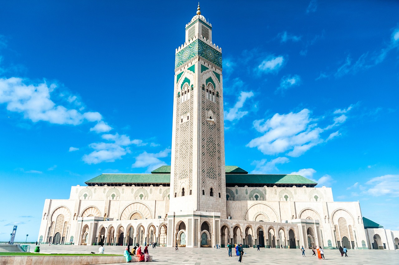the hassan ii mosque, mosque, casablanca, morocco, africa, minaret, mosquée, l'atlantique, sky, maroc, océan, atlantic, clouds, afrique, religion, building, moroccan, sea, architecture, nature, arabic, travel, muslim, blue mosque