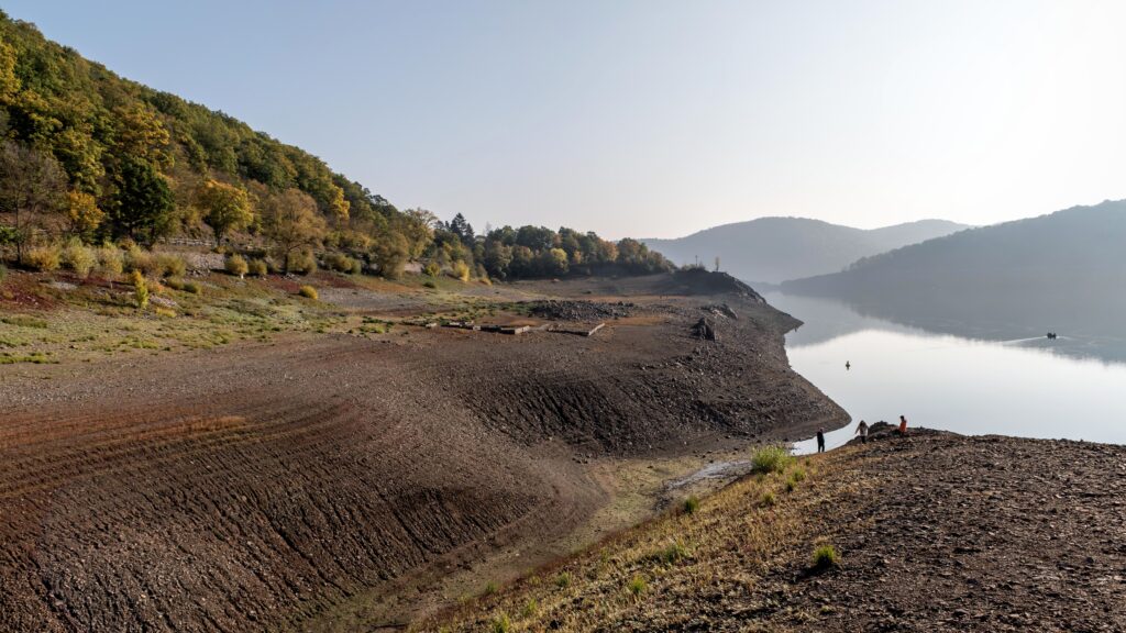 Serene view of the Edertal reservoir with autumn foliage in Germany.